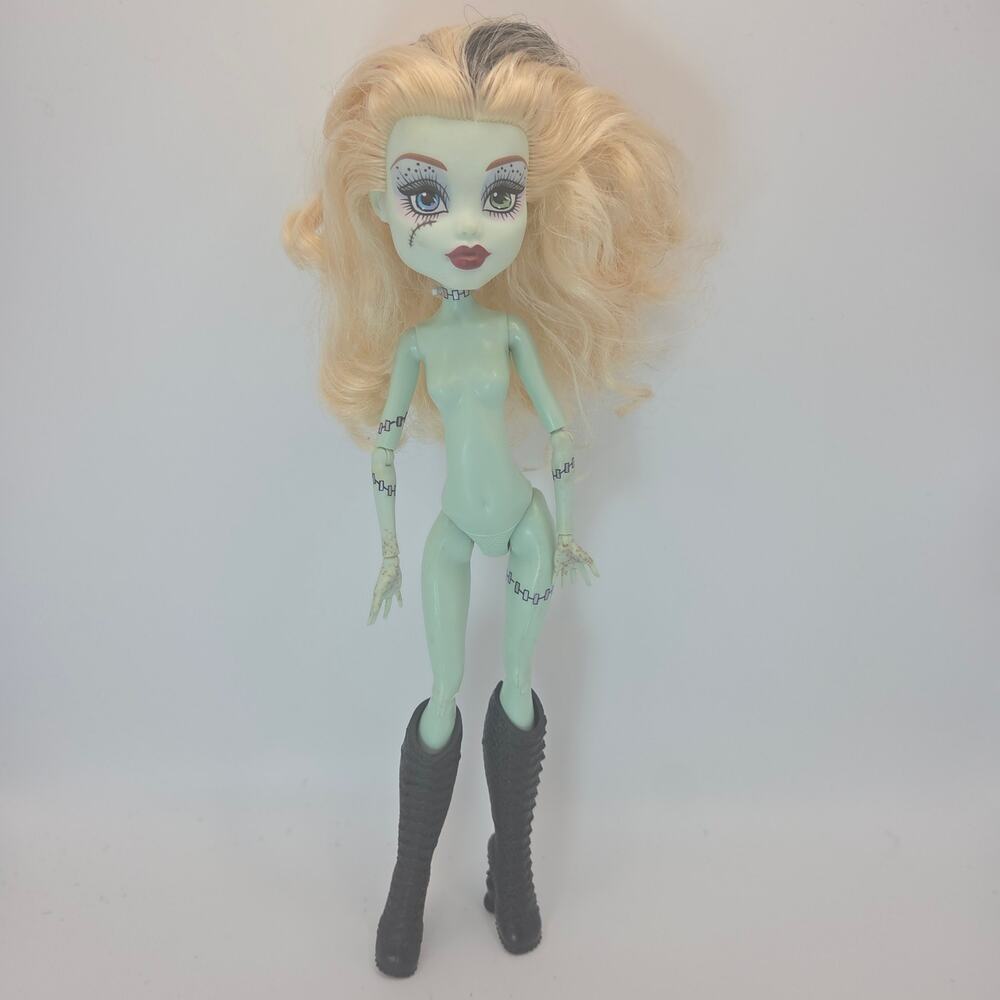 Monster High Freak du Chic Frankie Stein Doll with Boots - READ